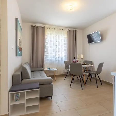 Apartment Sandstrand, No 2 Nin